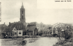 11456 Gezicht over de Vecht op de bebouwing aan de Dorpsstraat/Grutterstraat te Loenen uit het zuidoosten; met op de ...